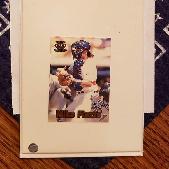 1997 Pacific Trading Cards Inc® MIKE PIAZZA, Los Angeles Dodgers™ - Picture 1 of 2